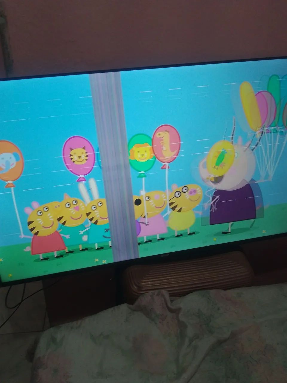 Vem q tem negócio tv de 50 polegadas smart a tela tá com listra mas tá pegando normal.. - Foto 3