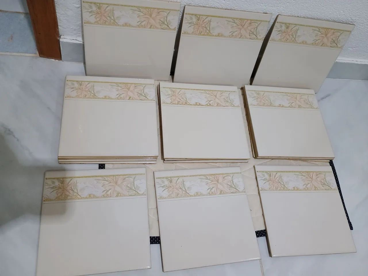 Lote de azulejos novos relíquias.