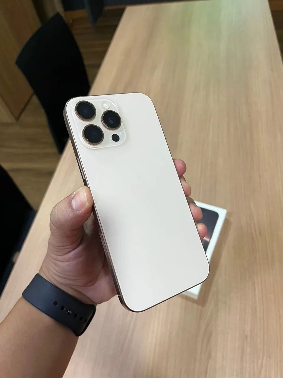 iPhone 16 pro maxx 256gb com garantia de 1 ano - entrego  - Foto 2