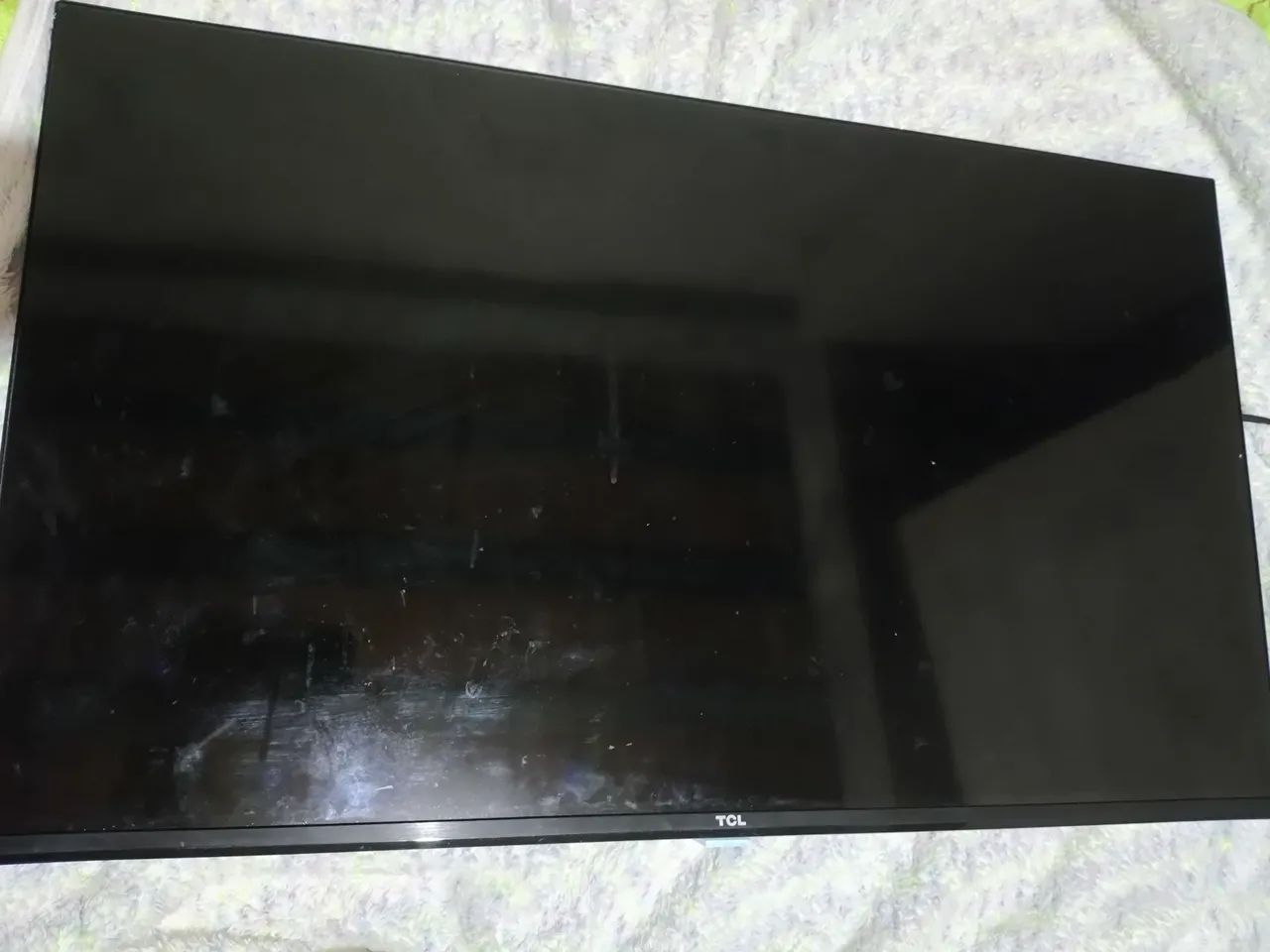 Tv TCL 2 anos de comprar mal usada,SEM A CAIXA  - Foto 2