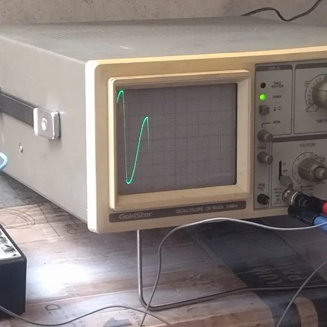 (sem os cabos de teste) Osciloscópio Analógico funcionando - Foto 4