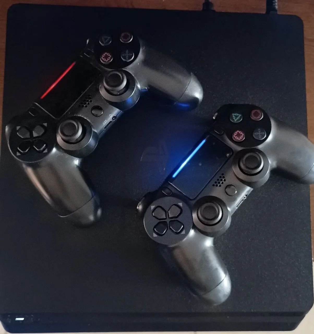 Ps4 slim 1 tera com lacre da Sony + 2 controles + 2 jogos  - Foto 3