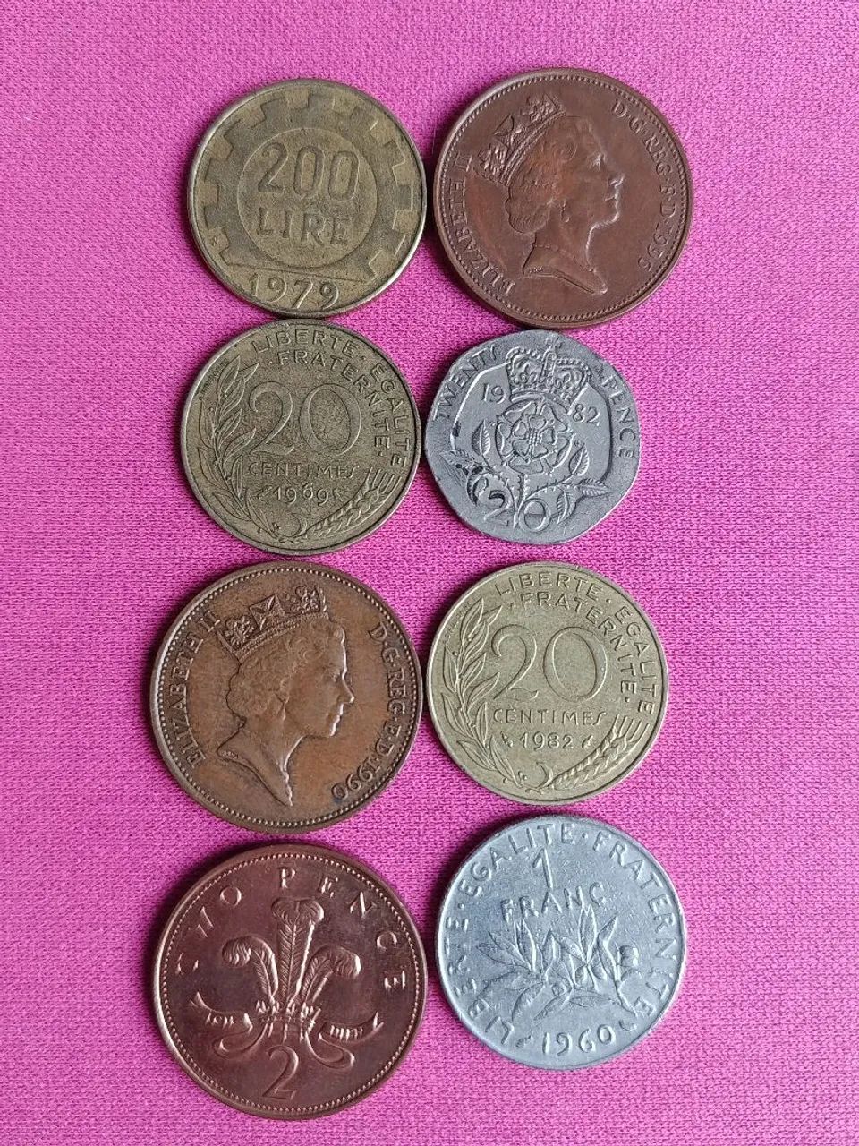 Lote com 24 Moedas Estrangeiras - Foto 5