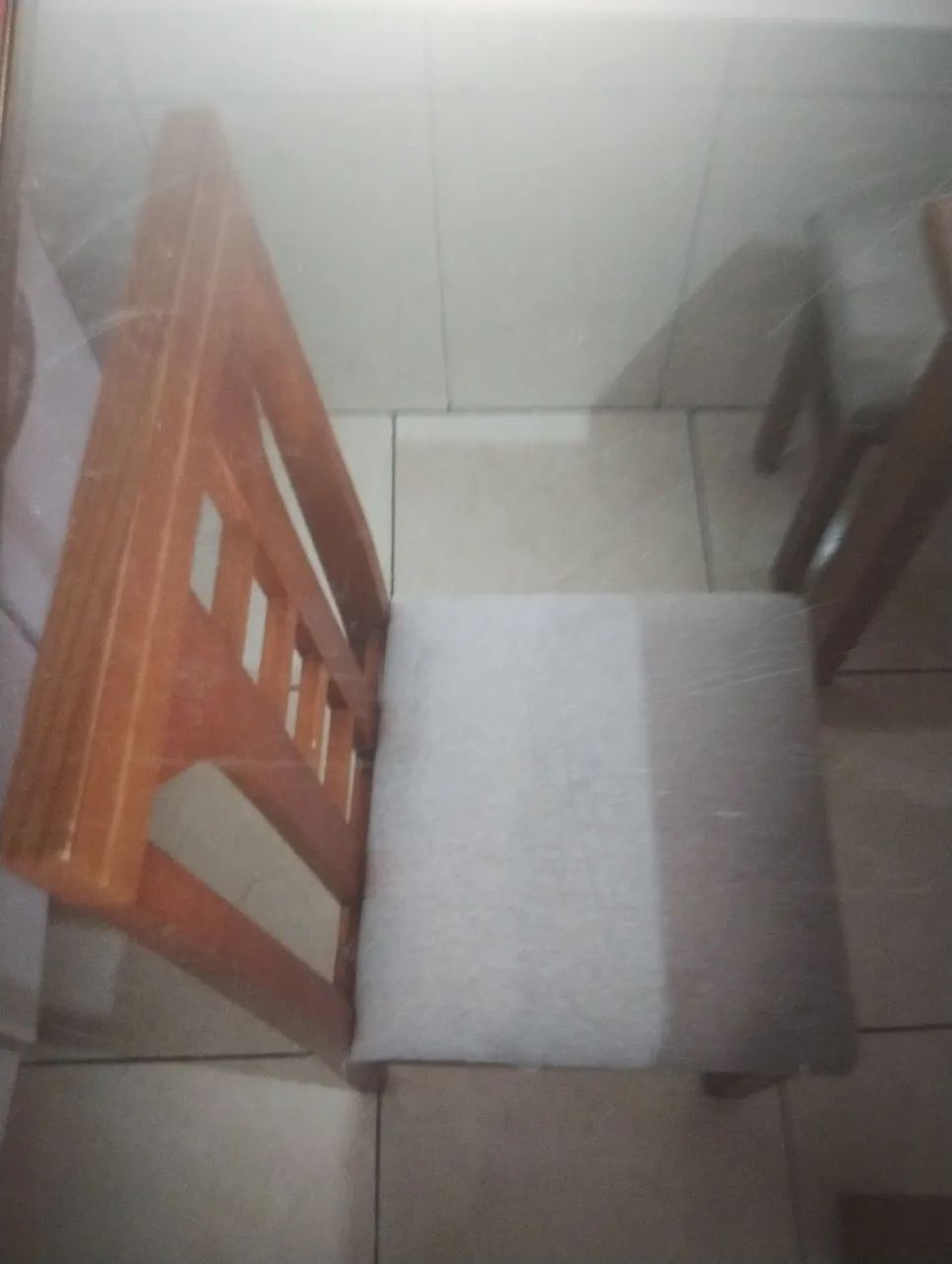 Mesa de madeira semi nova - Foto 4