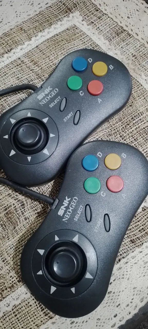 NEO-GEO AES com 2 Joysticks e Samurai Spirits - Consoles de Vídeo