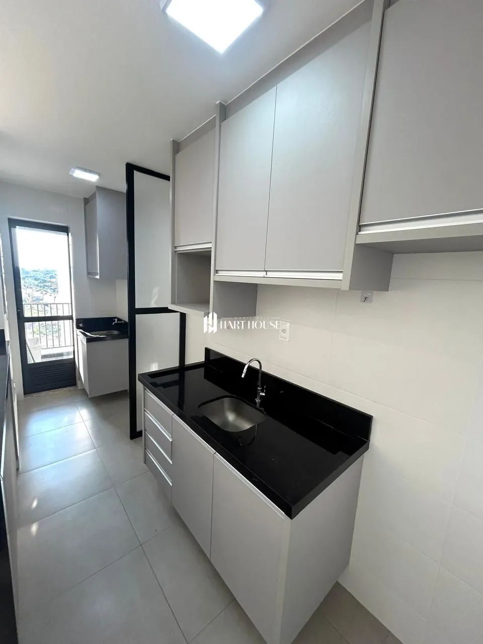 APARTAMENTO PARA LOCAÇÃO ED. URBANIT 2/4 SENDO UMA SUÍTE SEMI MOBILIADO - Foto 2