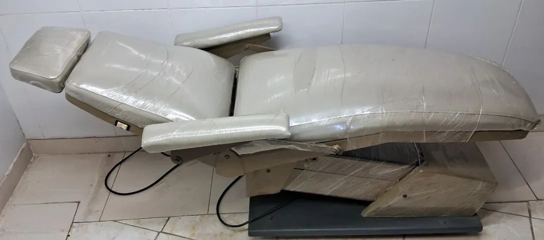 Cadeira Eletrônica muito para Trabalhar com Tatuagens ou corte de cabelo outras atividades - Foto 3
