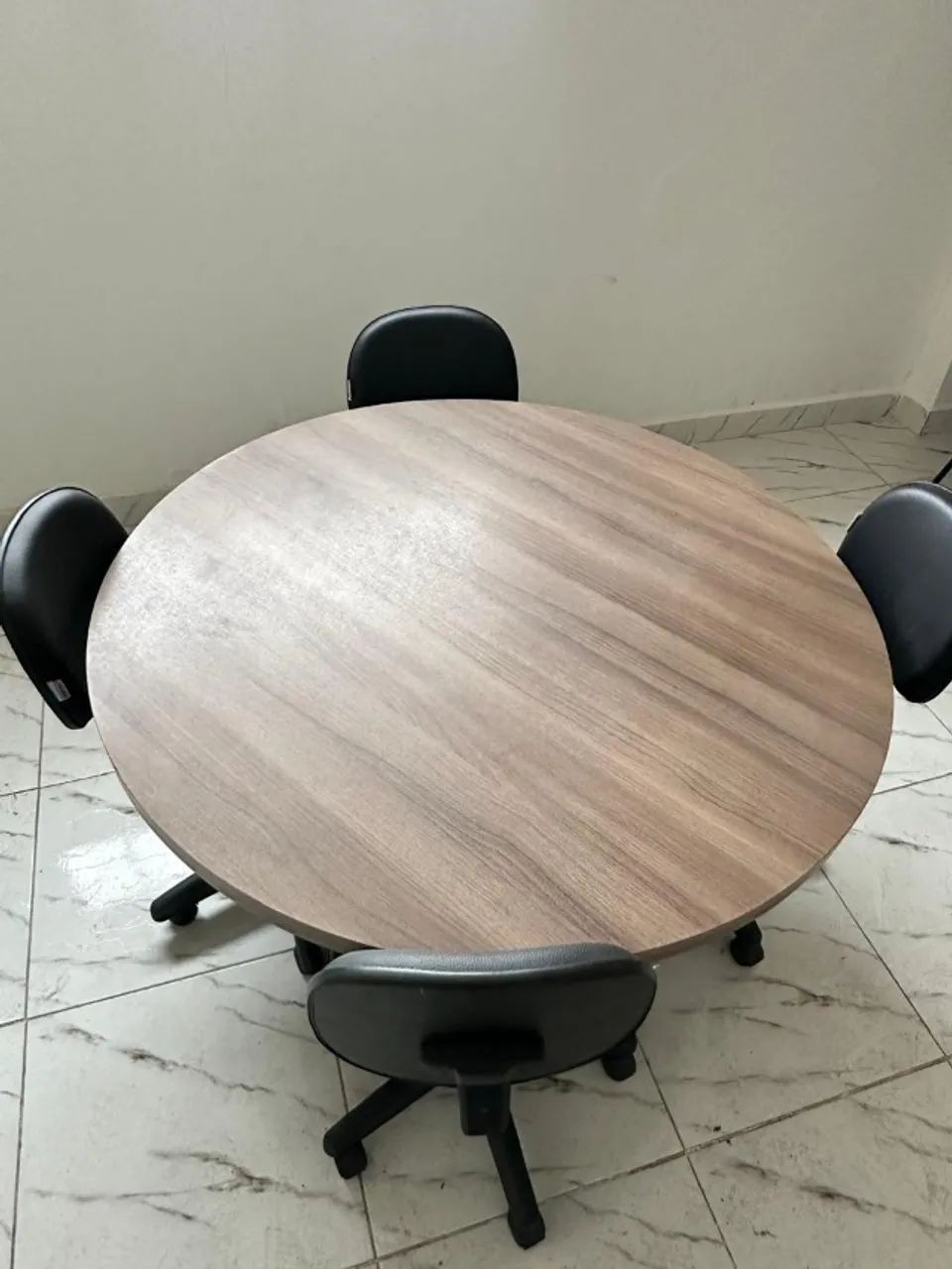 MESA DE REUNIÃO + 4 CADEIRAS
