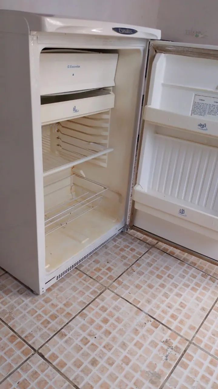VENDO UM FRIGOBAR ELETROLUX  - Foto 2
