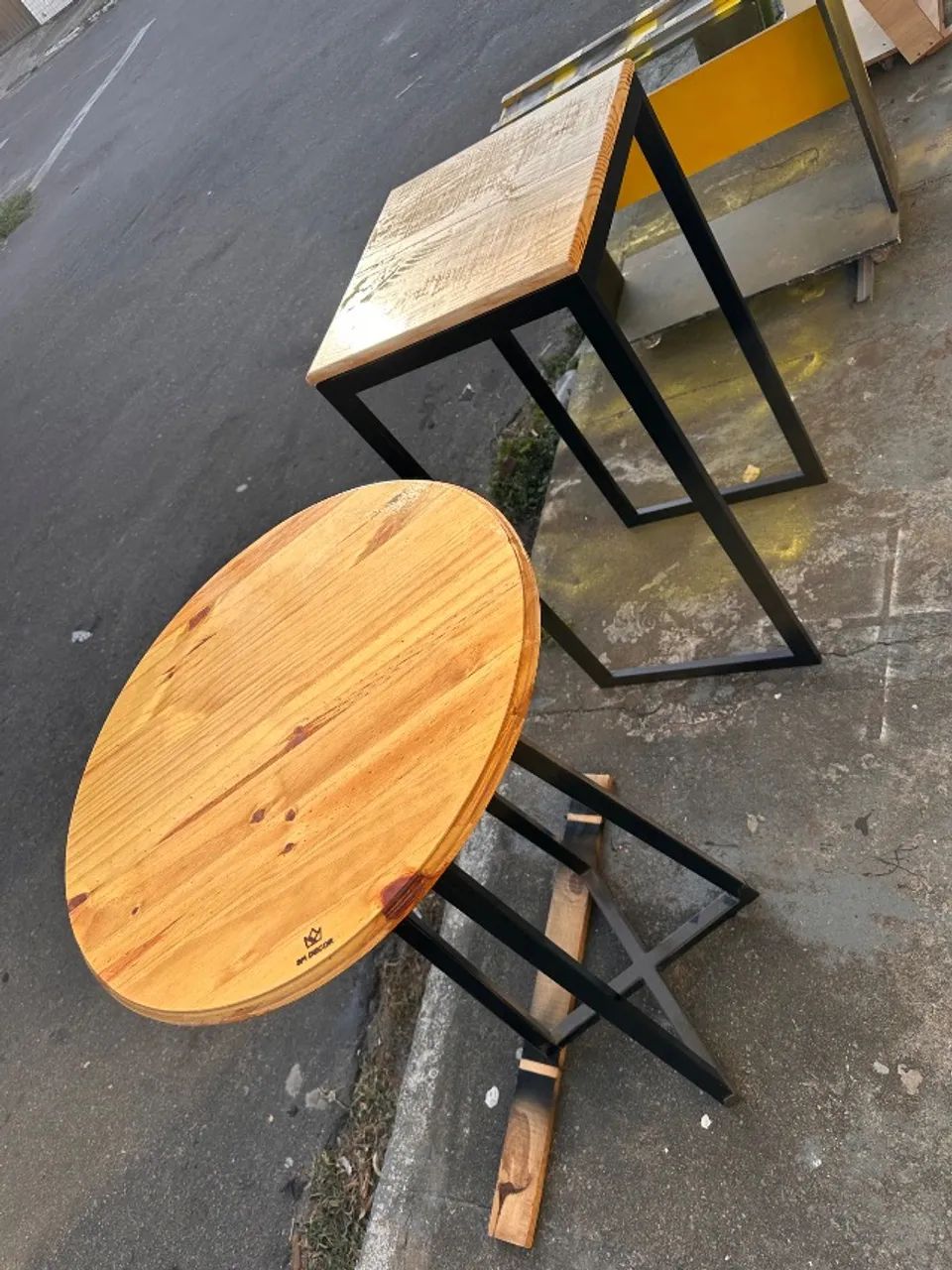 Mesa em metalon com pinus