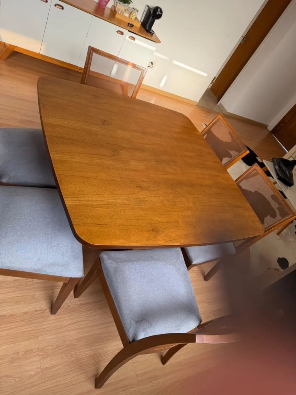 Mesa de jantar madeira tampo em mdf base e cadeira madeira maciça  - Foto 2