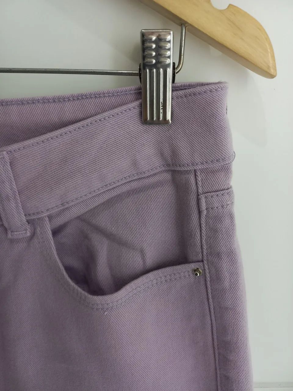 Calça jeans lilás  - Foto 3