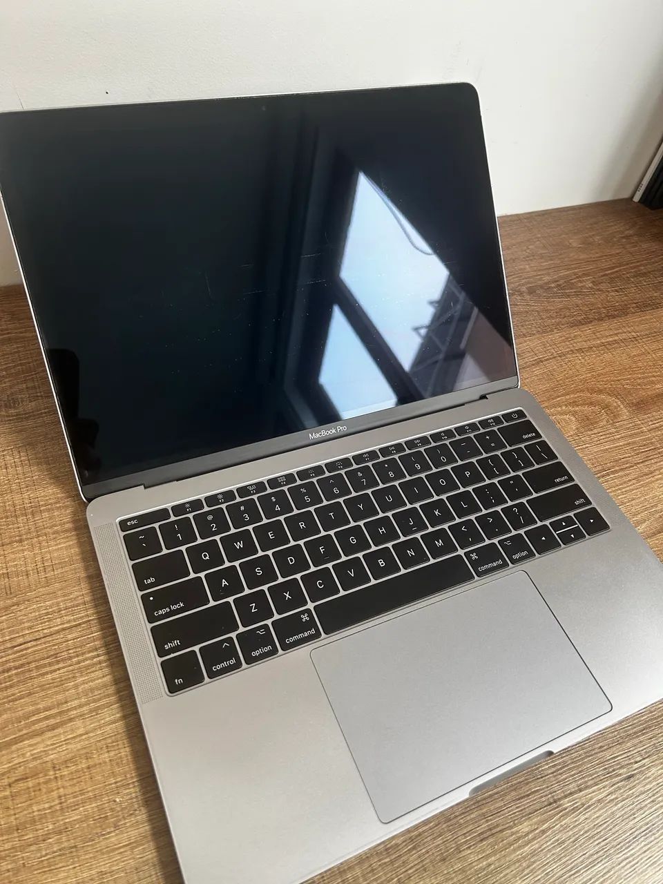 MacBook Pro 2017 com cabo flat da tela com problema