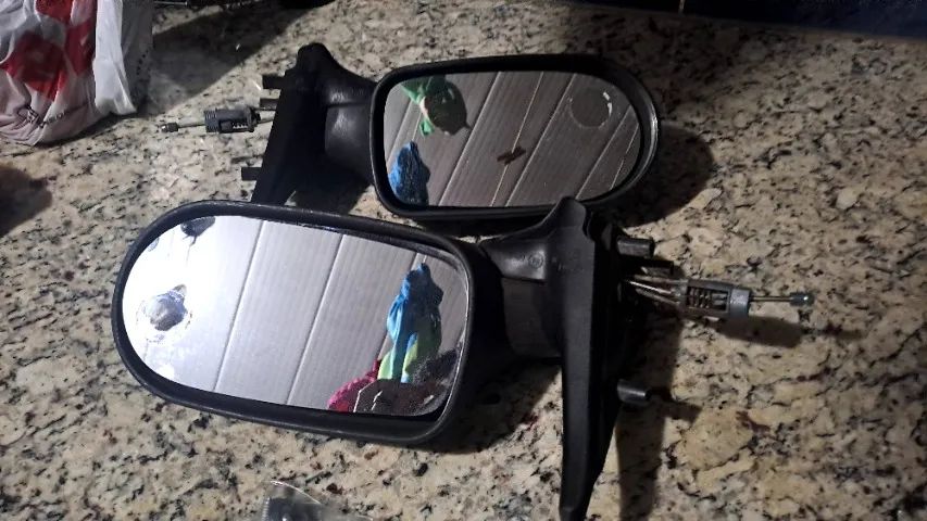 Retrovisor esquerdo e direito uno mille