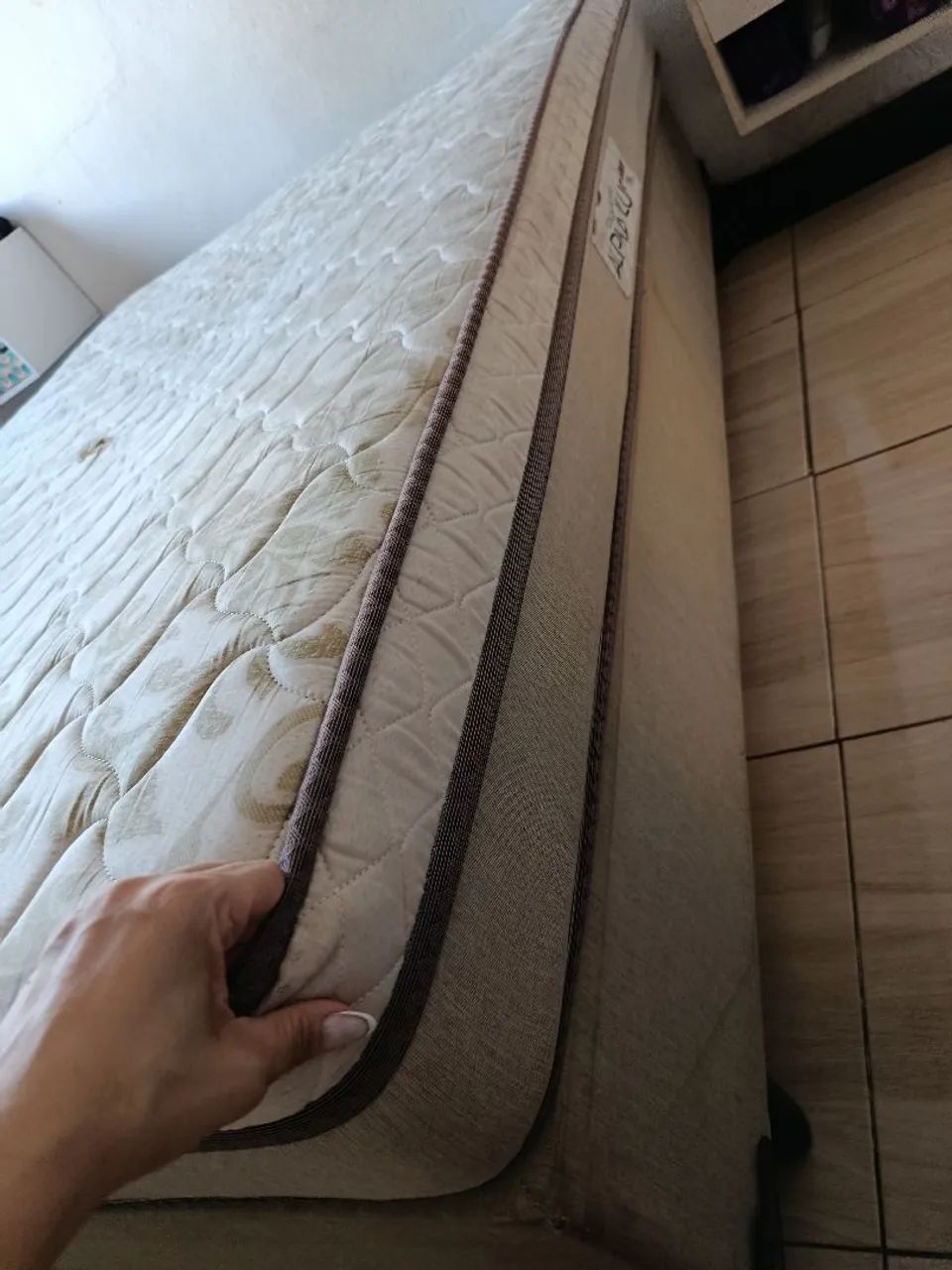 Double bed with mattress65576112403842122