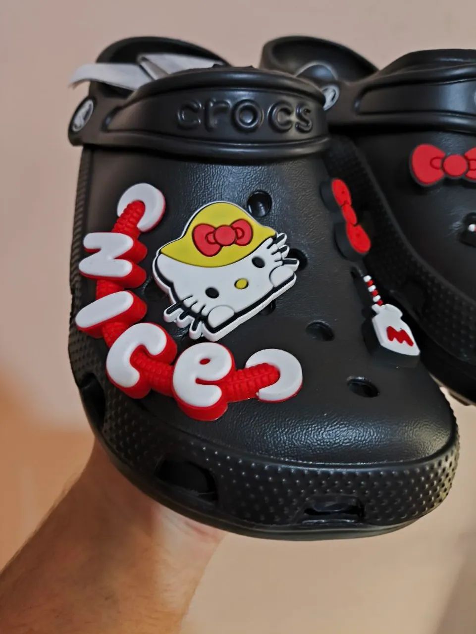 Crocs Hello Kitty preto 39/40 edição limitada - Foto 5