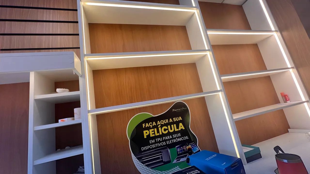 MOBÍLIA EM MEDF E MADEIRA PERSONALISADA EM LED - Foto 4