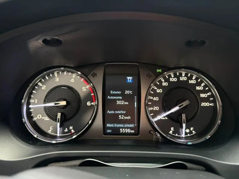 Toyota Hilux CD 4x4 2.8 Diesel Aut., foto 4 de 18