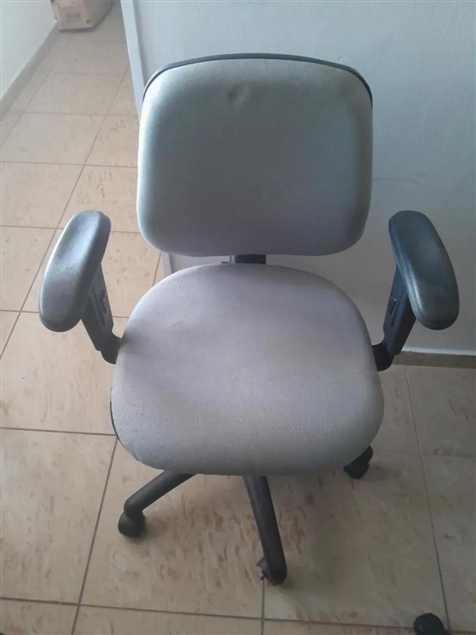 CADEIRA GIRATORIA e CADEIRA ANTI-DESLIZANTE - Foto 3