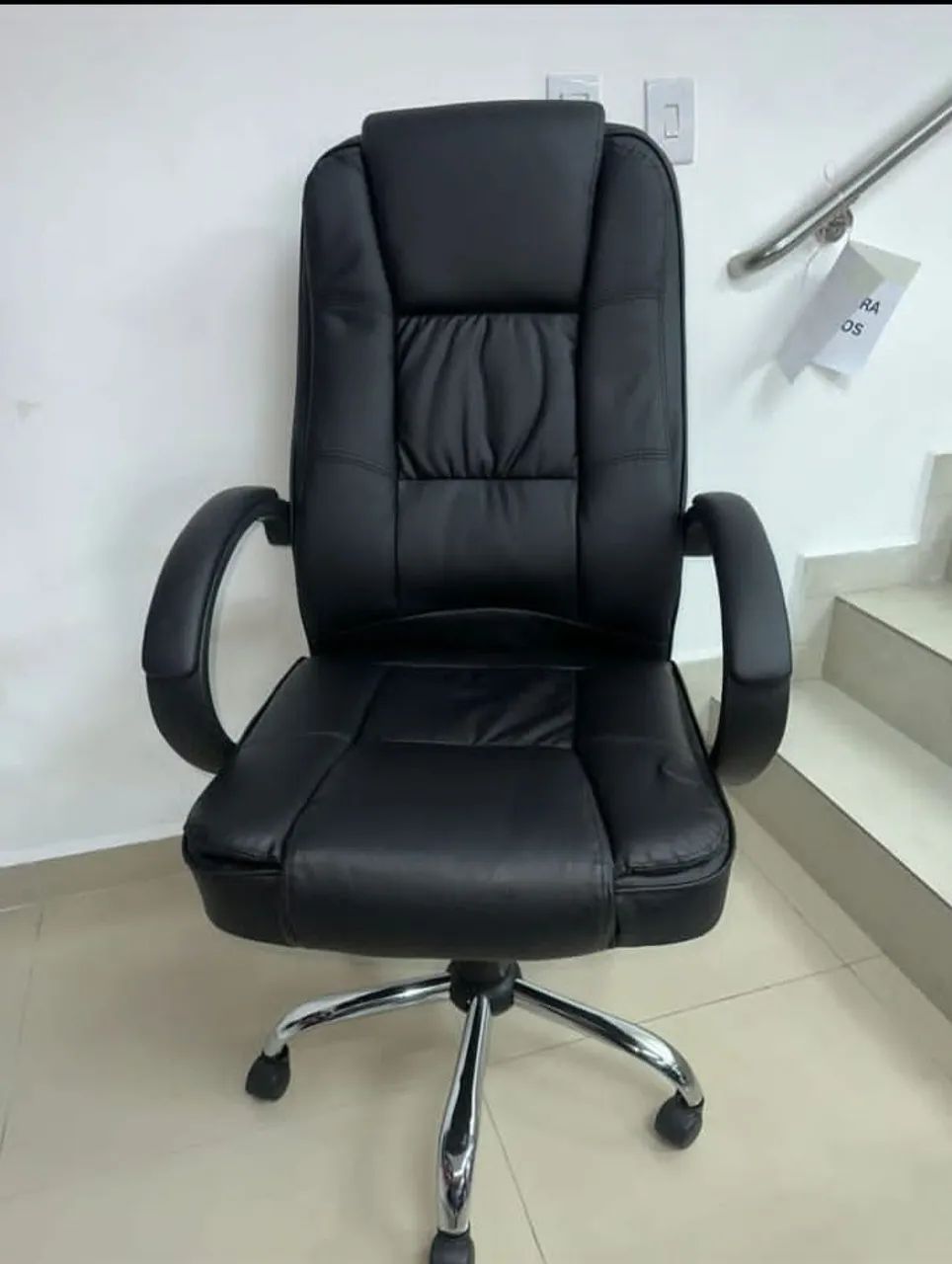 Cadeira de escritório Nova R$490,00 cada
