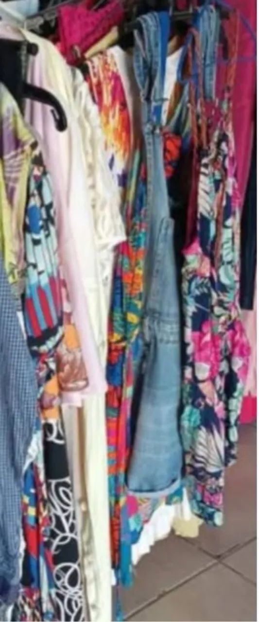 Lote de 300 peças de roupas  - Foto 5
