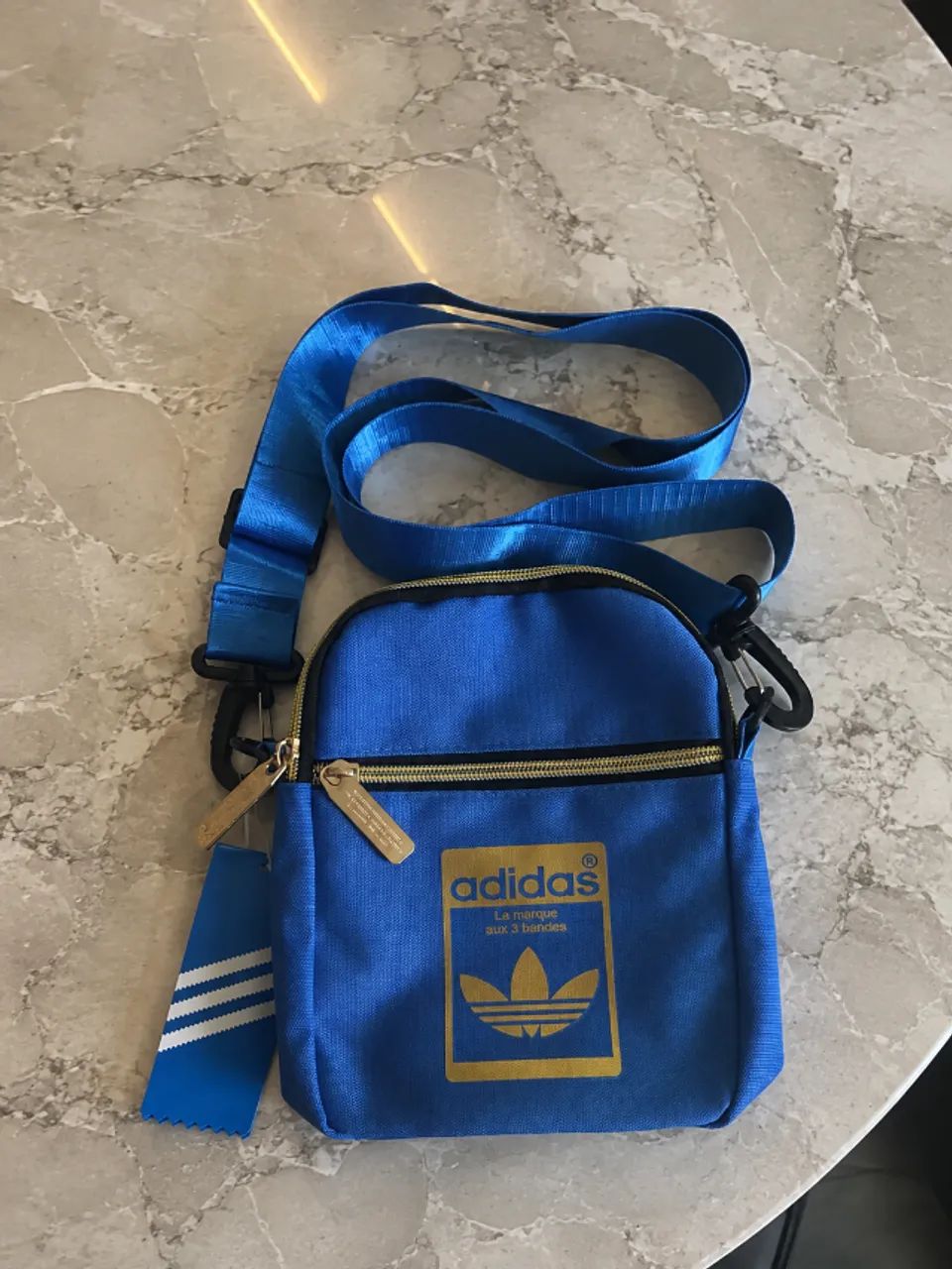 Shoulder bag adidas azul com etiqueta
