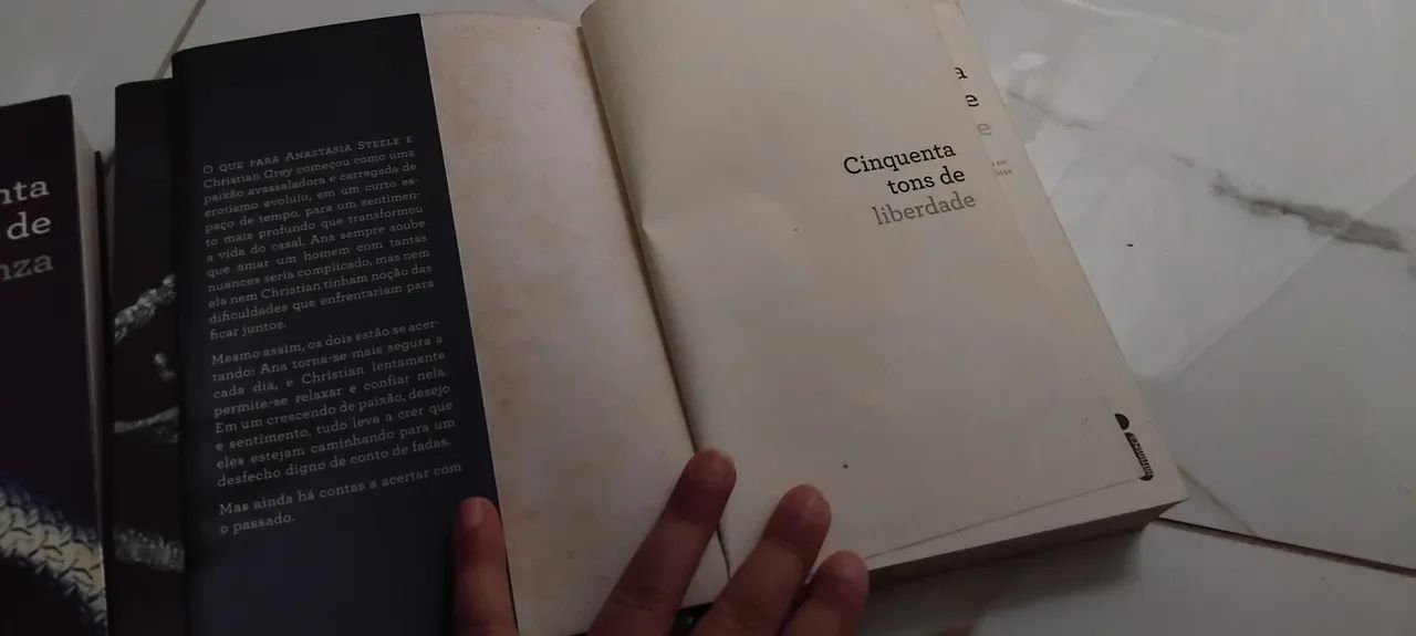 Livros Cinquenta Tons de Cinza. - Foto 5