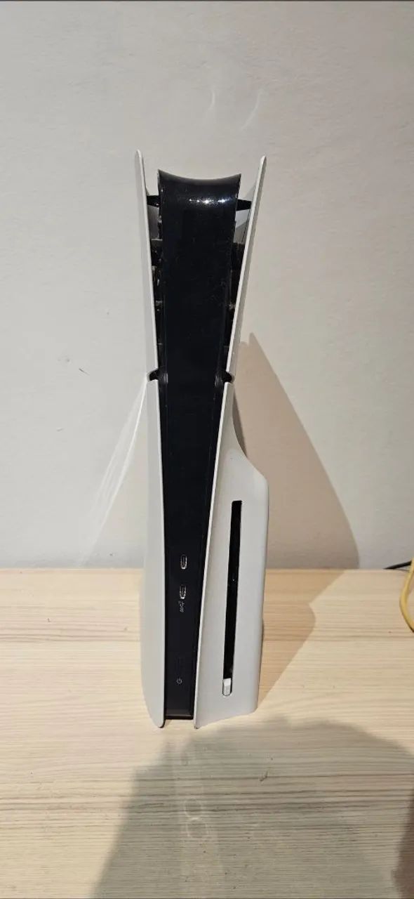 Vendo ps5 usado com 2 controles um preto e outro branco, ótimo estado de conservação. - Foto 2