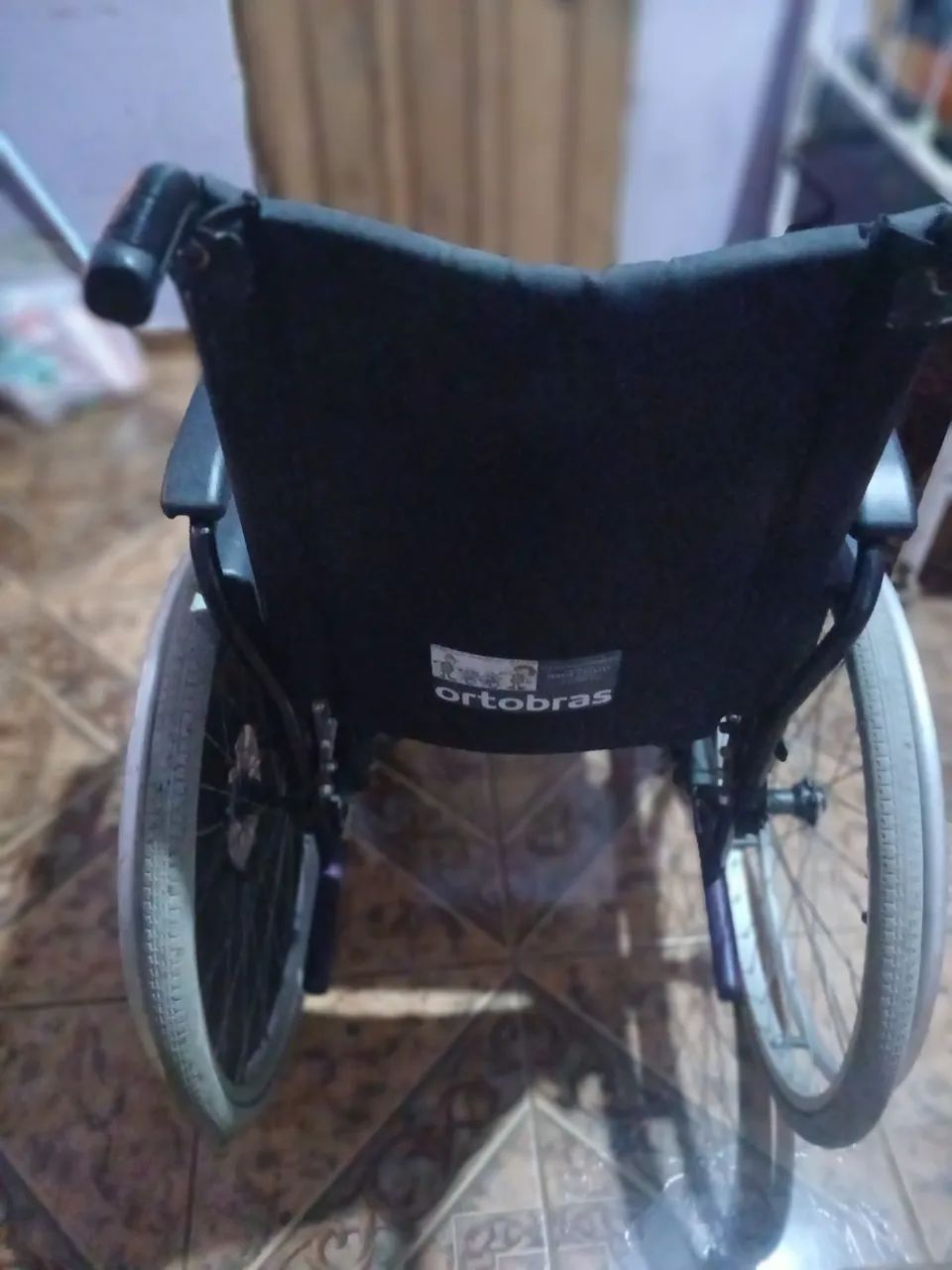 VENDO CADEIRA DE RODA NOVA  - Foto 2
