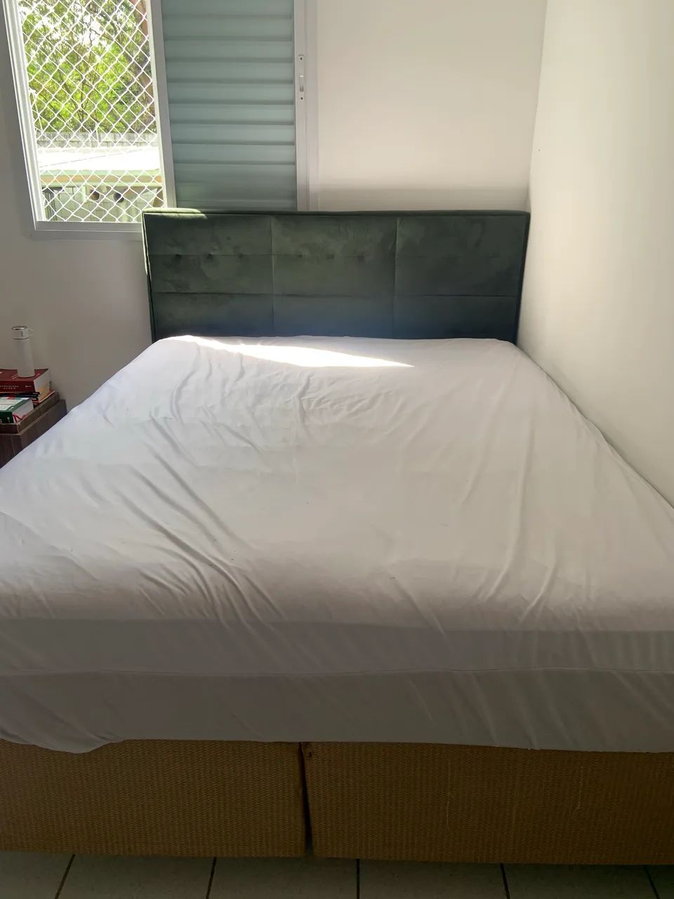 Vende-se CAMA QUEEN COMPLETA!!