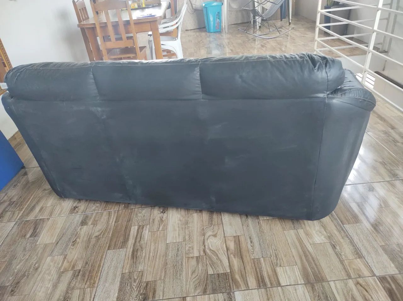 Three-Seater Sofa65048990372097122