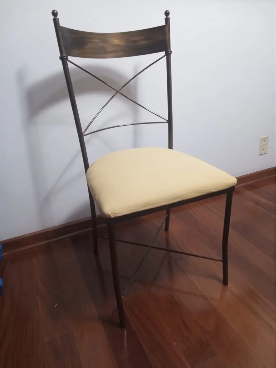 Mesa de Jantar Triangular - 6 Cadeiras - Vidro e Metal - 150 x 150 cm - Foto 4