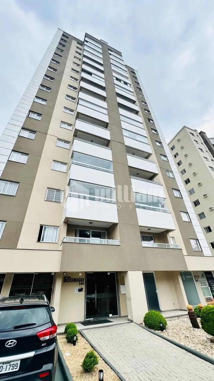 APARTAMENTO DE 3 DORMITÓRIOS NO CENTRO DE BRUSQUE.
