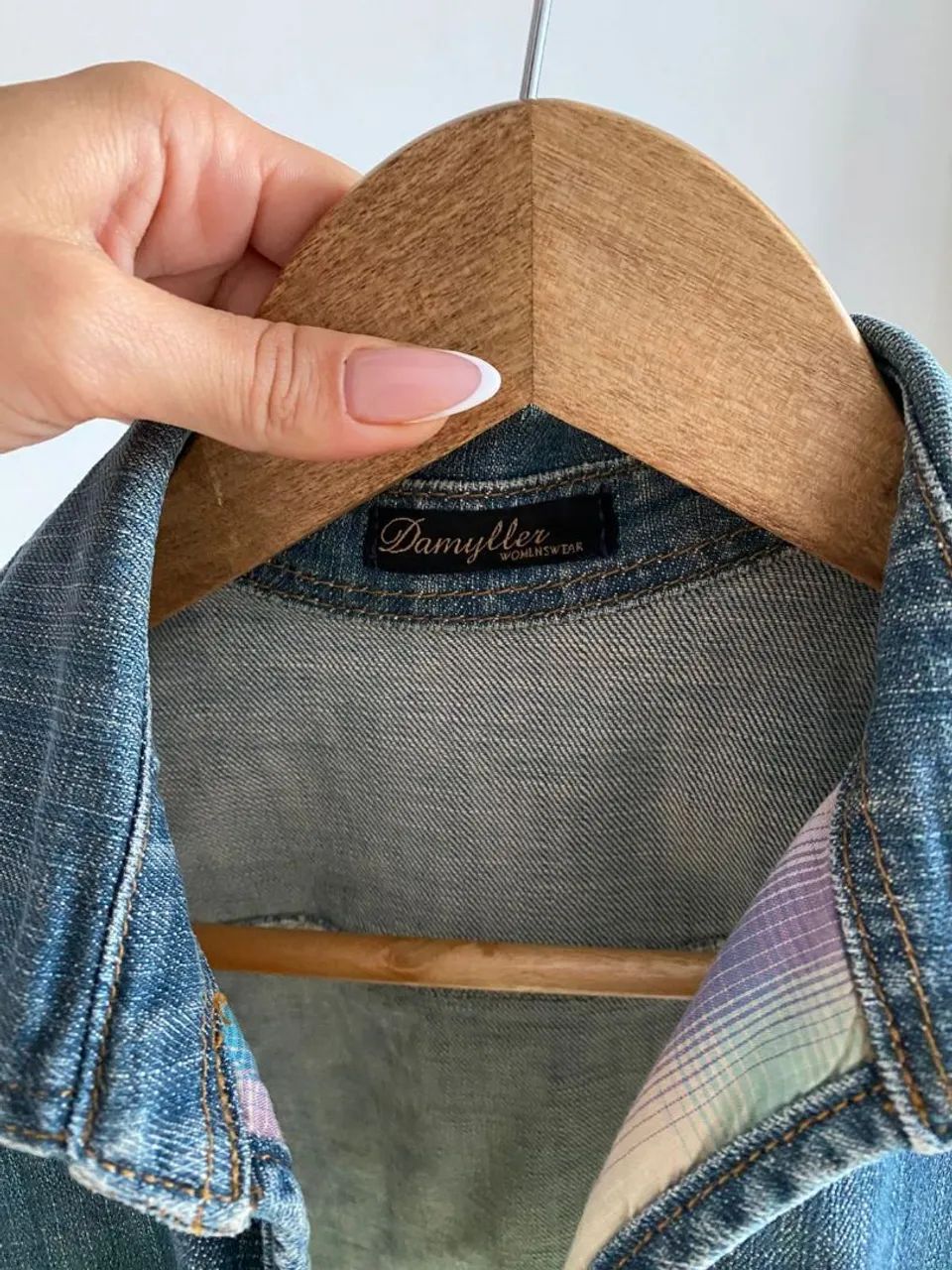 Colete jeans Damyller, forro arco-íris, vintage e estilo - Foto 4