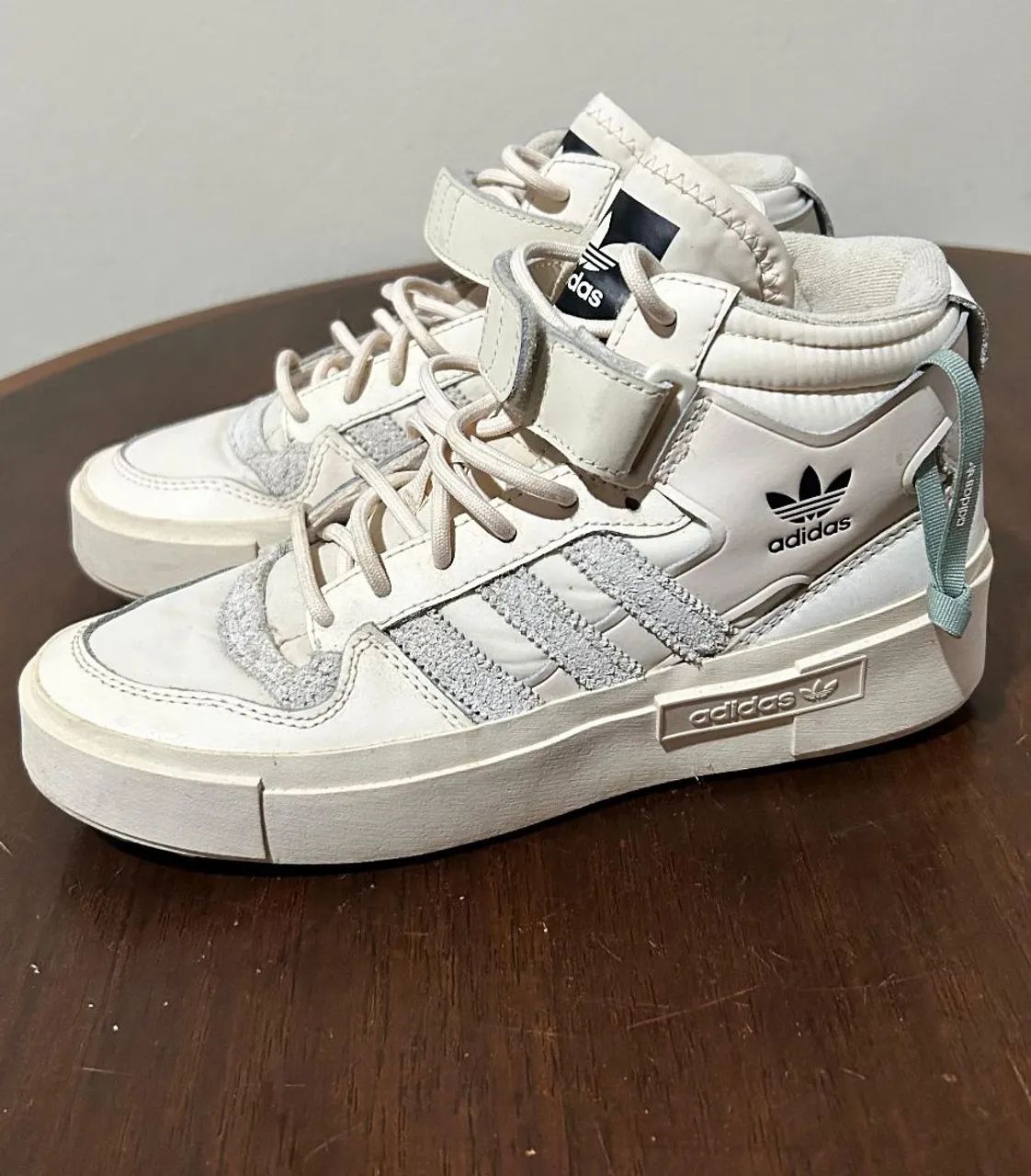 Tênis adidas botinha semi-novo 35 - Foto 2