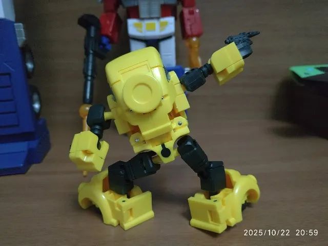 TRANSFORMERS BUMBLEBEE BOOTLEG - Foto 3
