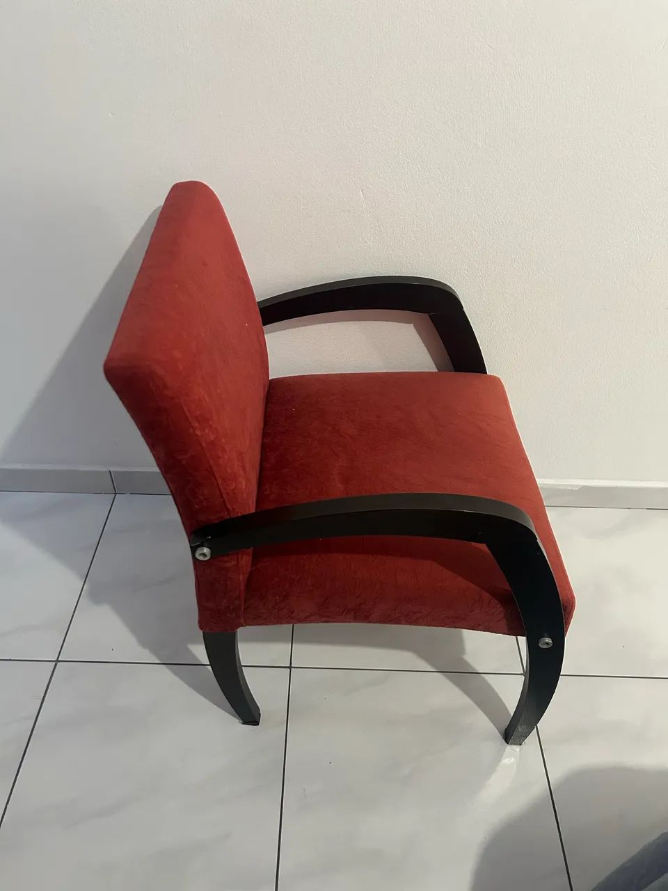 Poltronas de madeira com tecido aveludado TENHO DUAS PEÇAS  - Foto 2