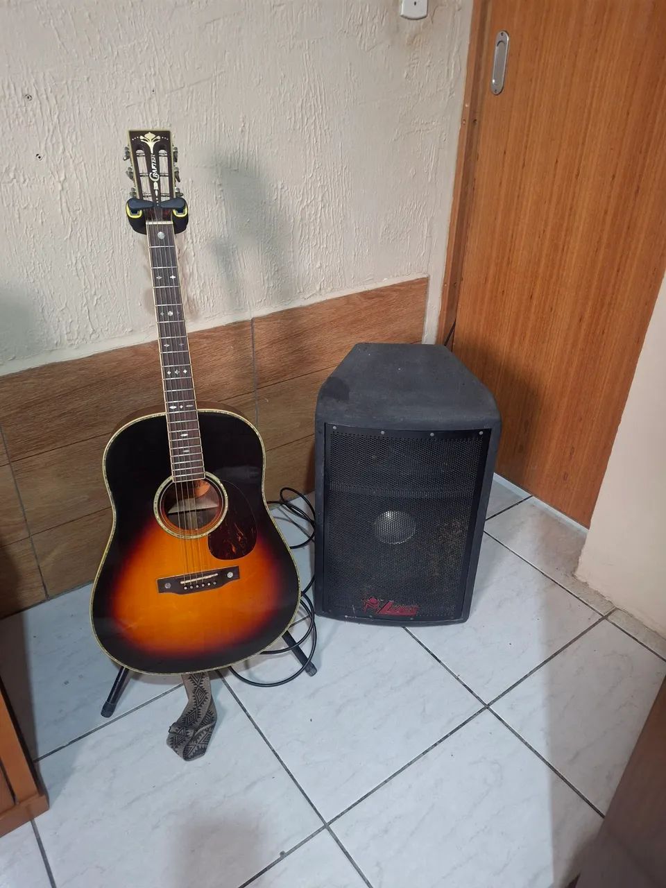 Cubo para voz e violão da Leacs 550
