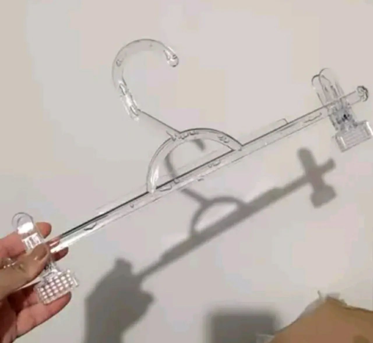 20 cabides com presilhas acrílico 