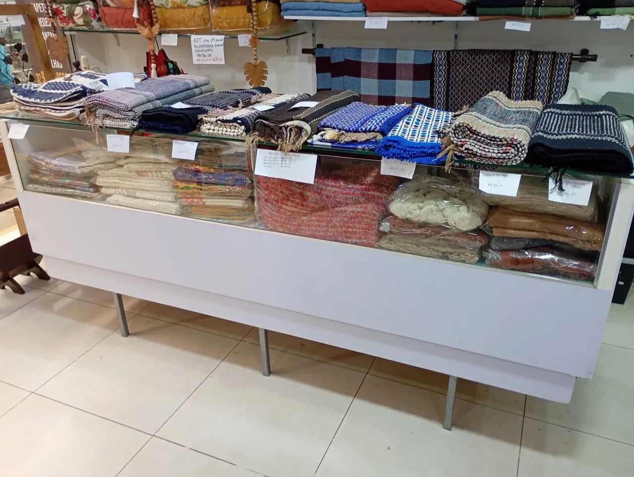 Balcão Vitrine 2,25 mt de comprimento  , com gavetões  - Foto 4