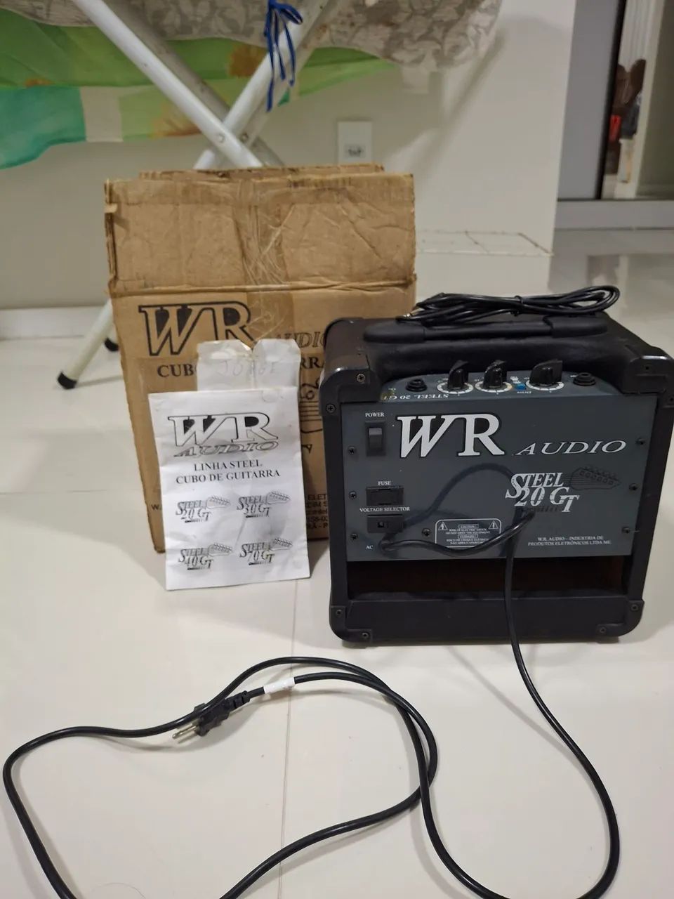 Amplificador Steel 20GT (Perfeito estado, com cabos e caixa original)