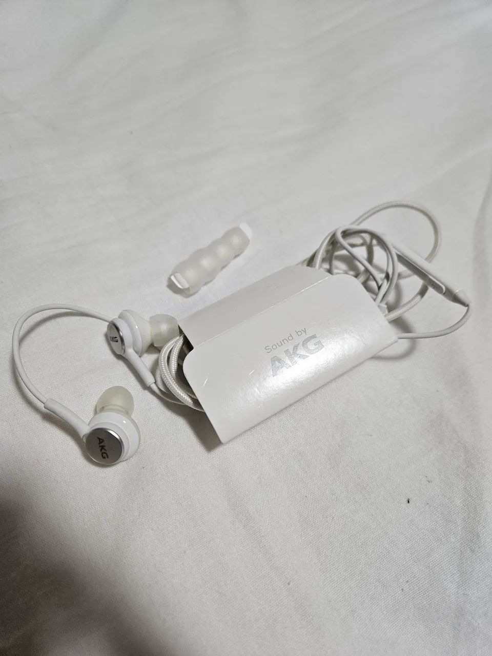 Fone AKG USB C original novo