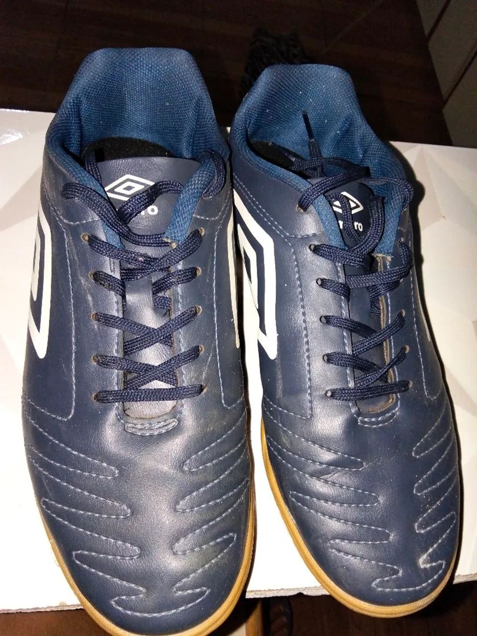 Vendo chuteira da umbro original nova 