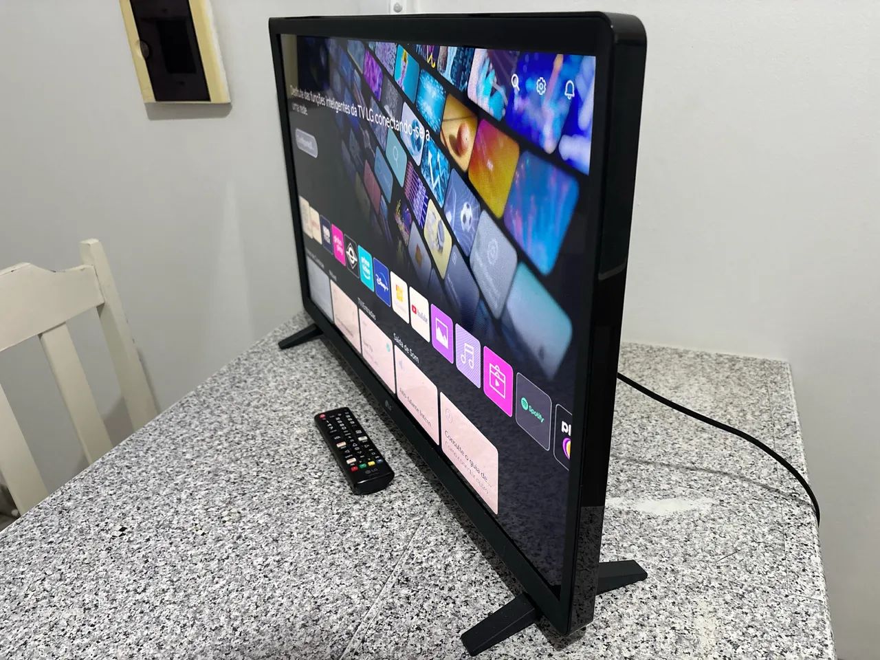 Smart TV LG 32 Polegadas Com Controle e Pés - Sem Detalhes, Pronta para Uso - Foto 2