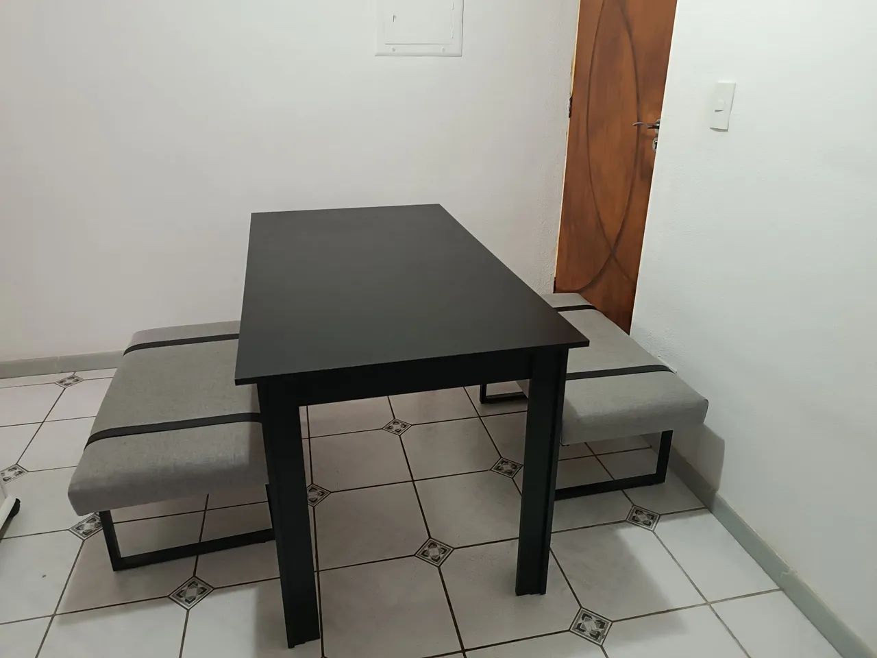 Conjunto mesa + bancos