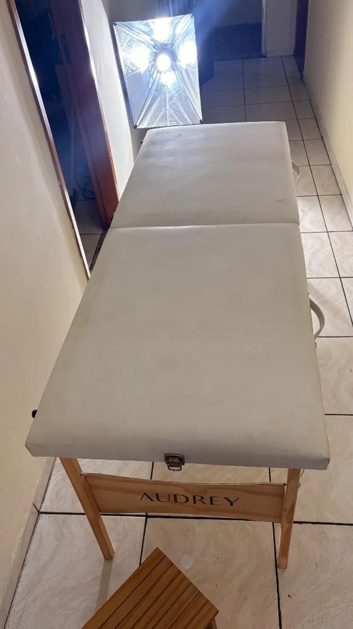 Vendo maca com escada para estética em perfeito estado  - Foto 4