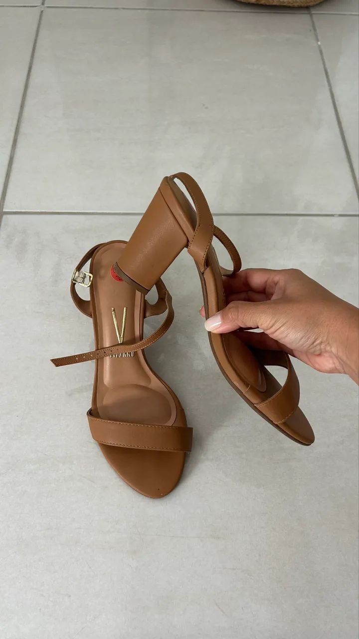 Sandália tiras marrom - Foto 2