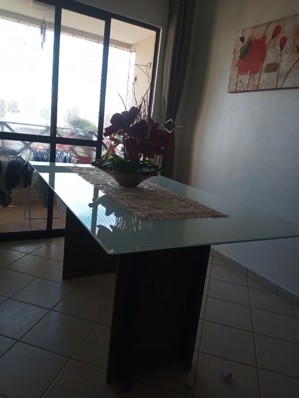 Mesa de jantar de vidro plotado em branco com aparador  - Foto 4