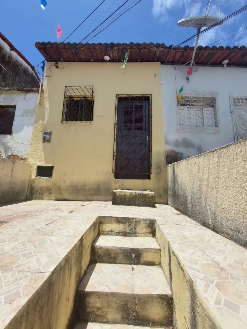 CASA À VENDA NO ALECRIM ! 