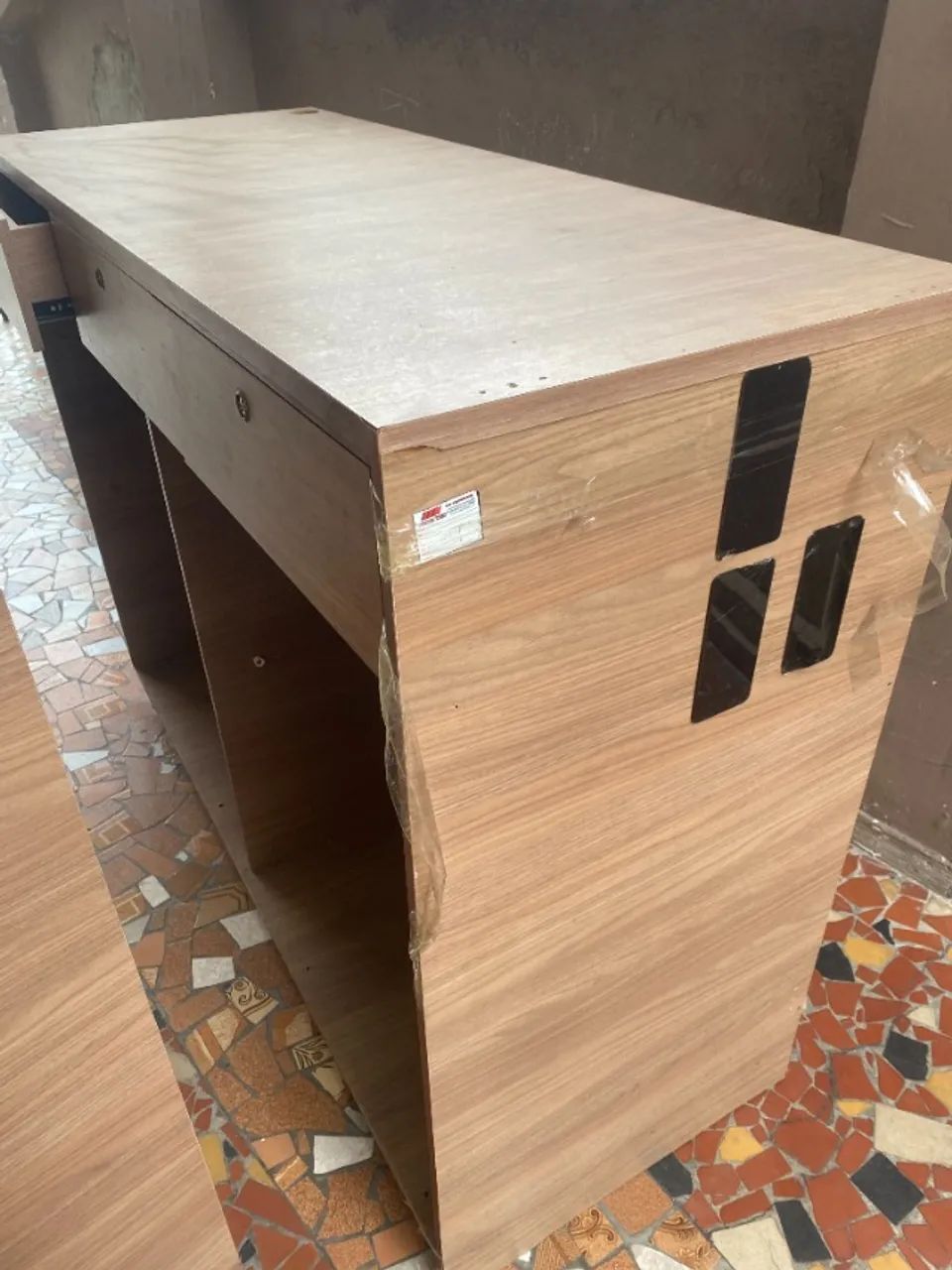 2 balcões de loja: 1 Com tampo de vidro e outro com 3 gavetas - Foto 2